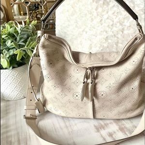 SOLD. Louis Vuitton
Selene Handbag Mahina Leather PM